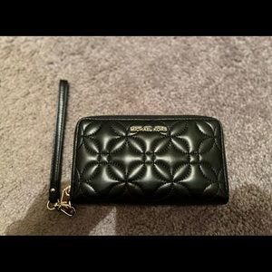 Michael kors wristlet